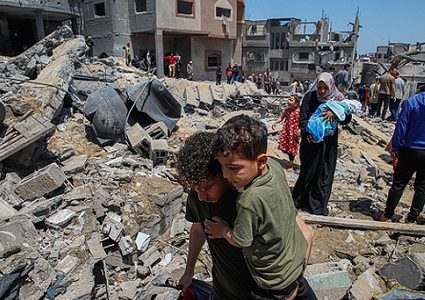 استهداف المنازل وخيام النازحين.. قصف إسرائيلي مكثف على قطاع غزة