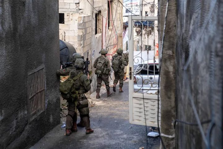 انتشار واسع لآليات الإحتلال في طولكرم
