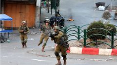 إصابة شاب برصاص الاحتلال واعتقال آخر شرق نابلس