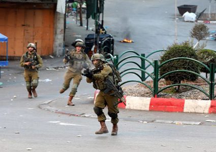 إصابة شاب برصاص الاحتلال واعتقال آخر شرق نابلس