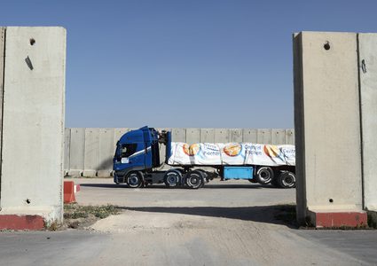 وزارة العمل تطالب بالضغط على الاحتلال لرفع القيود على حركة العمال والبضائع