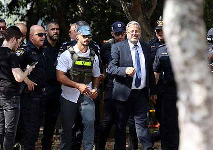 المتطرف بن غفير يقود اقتحام المستوطنين للحرم الابراهيمي