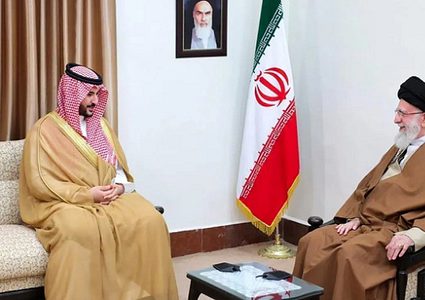 للمرة الثانية .. وزير الدفاع السعوديّ يلتقي خامنئي وبزكشيان في طهران