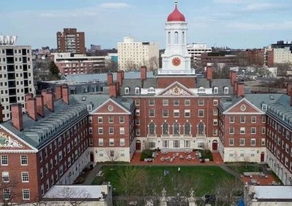 ترامب يصعد ضد "هارفارد" وتهديد بحرمانها من تسجيل طلاب أجانب