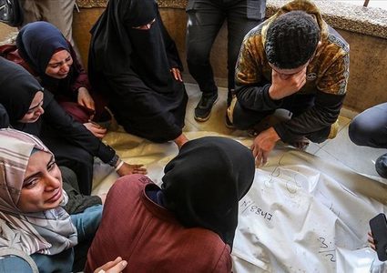 الإبادة مستمرة: عشرات الشهداء بينهم أطفال ونساء في مجازر متفرقة بقطاع غزة