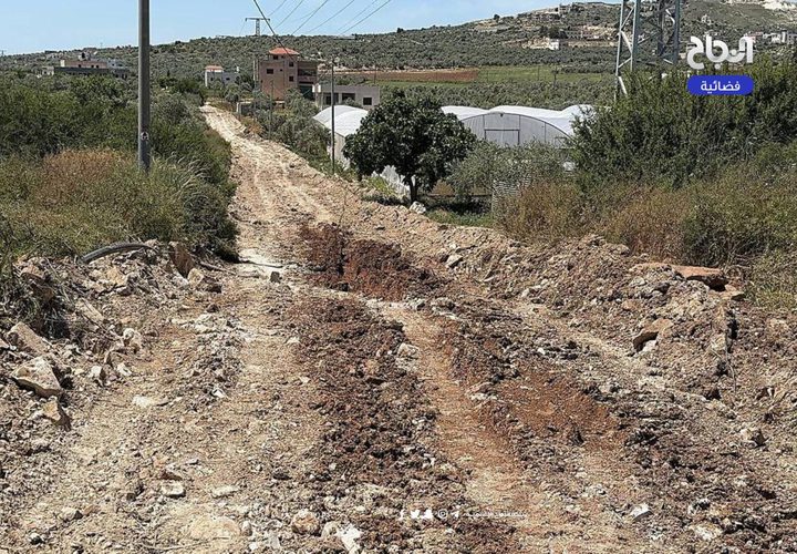 آثار الدمار الذي خلفه الاحتلال بعد عمليات تجريف في محيط بلدة برقين