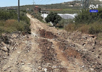 آثار الدمار الذي خلفه الاحتلال بعد عمليات تجريف في محيط بلدة برقين