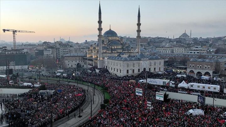 مسيرة حاشدة بإسطنبول للتنديد بالإبادة الجماعية التي يرتكبها الاحتلال بغزة