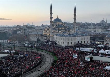 مسيرة حاشدة بإسطنبول للتنديد بالإبادة الجماعية التي يرتكبها الاحتلال بغزة