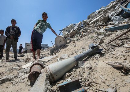 نازحون يضطرون للإقامة في خيام، وسط ظروف قاسية وخطيرة قرب مخلفات الحرب الإسرائيلية غرب مدينة غزة