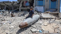 نازحون يضطرون للإقامة في خيام، وسط ظروف قاسية وخطيرة قرب مخلفات الحرب الإسرائيلية غرب مدينة غزة