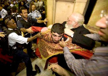 الإمارات تدين دعوات تفجير "الأقصى" والاعتداء الإسرائيلي على مسيحيي القدس