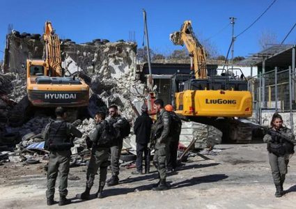 الاحتلال يكثف من عمليات الهدم ..هدم منازل في بيت أمر ونعلين