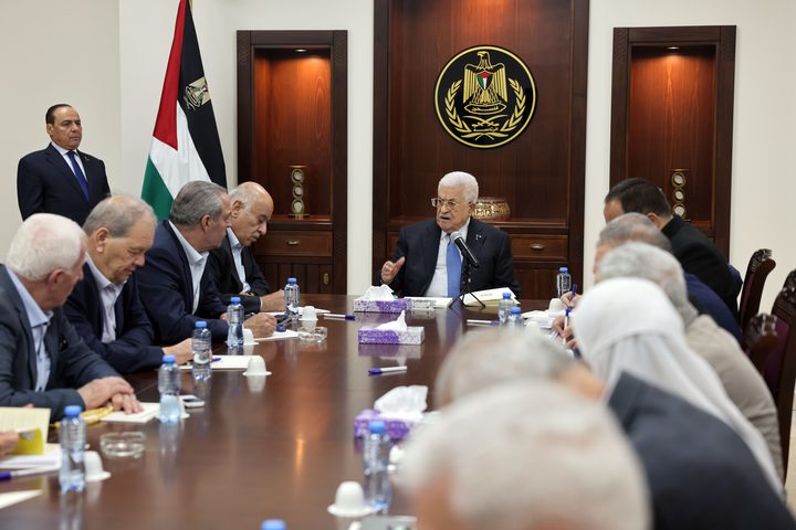 مصادر خاصة للنجاح: اللجنة المركزية لحركة فتح تفوض الرئيس باختيار نائبه