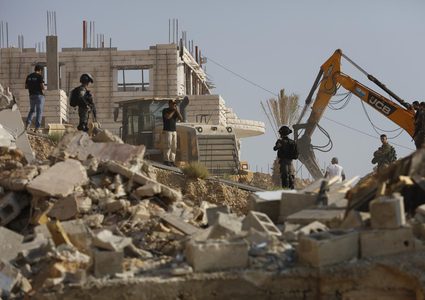 الاحتلال يهدم منزلين في اسكاكا شرق سلفيت