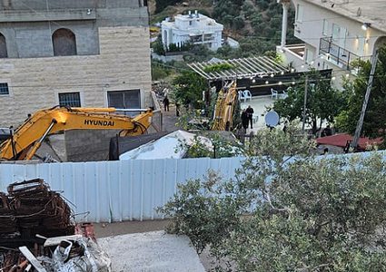 مستوطنون يقتحمون كفل حارس ويحطمون مركبة مواطن