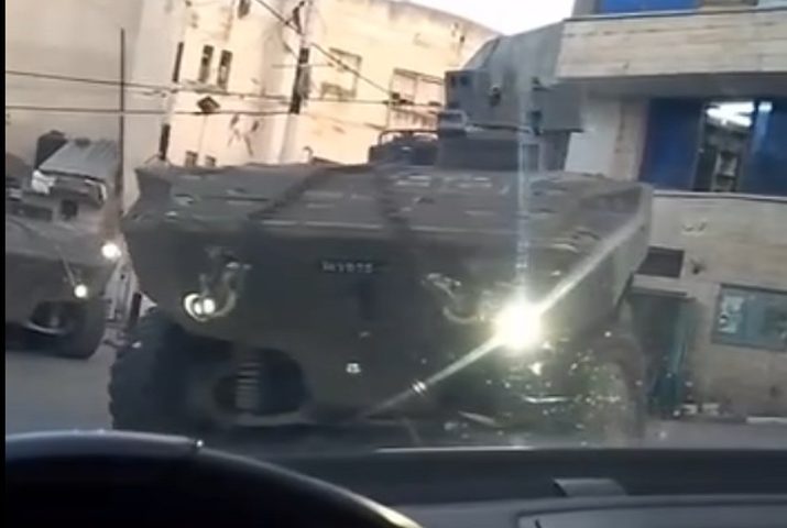 الاحتلال يقتحم يعبد بمدرعات ويتسبب بأضرار في الممتلكات