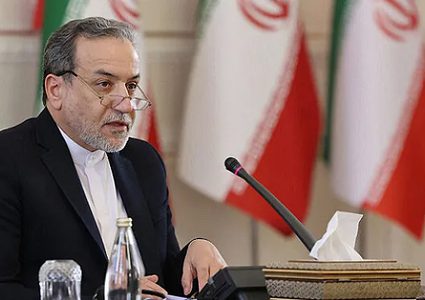 وزير الخارجية الإيراني: الحكم على المحادثات مع واشنطن "سابق لأوانه"