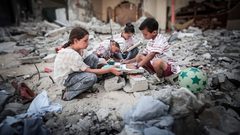 37 يوما على عودة الحرب .. شهداء ومصابين بالعشرات بغارات على خيام بغزة وخان يونس