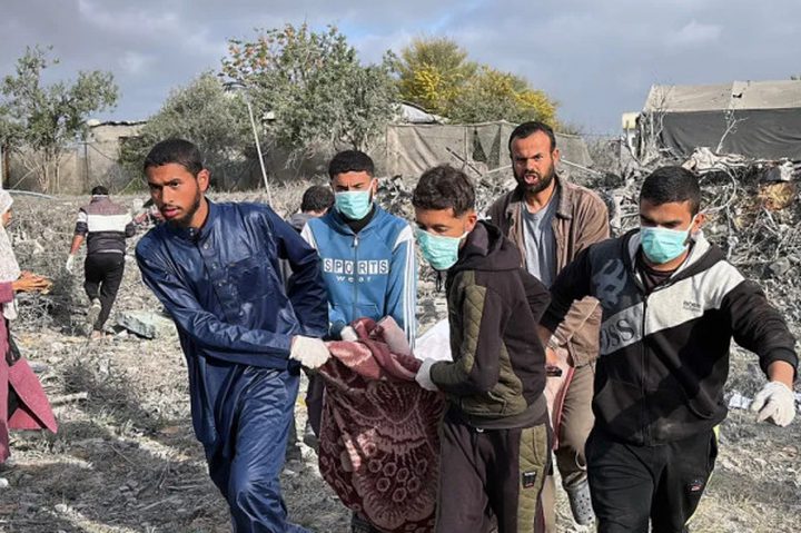 شهداء ومصابون جرّاء قصف الاحتلال مركزاً للشرطة محيط سوق جباليا شمال القطاع