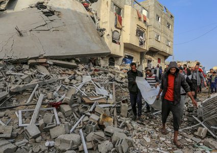 شهداء ومصابون بالعشرات بغارات على مدينتي غزة وخان يونس