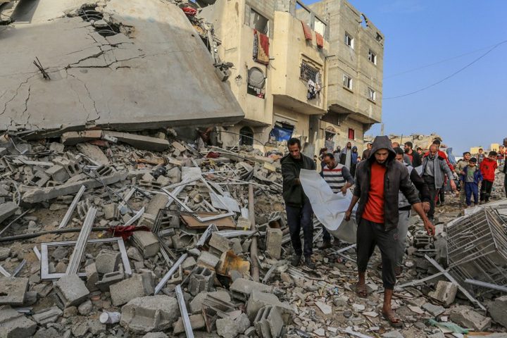 شهداء ومصابون بالعشرات بغارات على مدينتي غزة وخان يونس