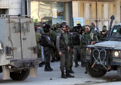 الاحتلال يعتقل مواطنين من محافظة الخليل ومستوطنون يقتحمون دورا
