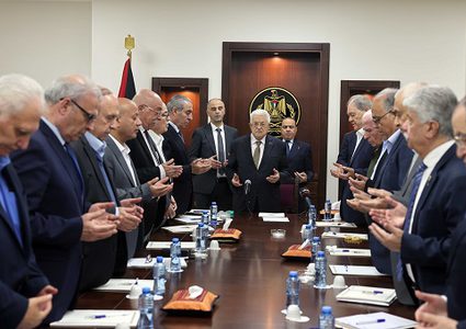 اللجنة التنفيذية تنتخب حسين الشيخ نائباً للرئيس محمود عباس