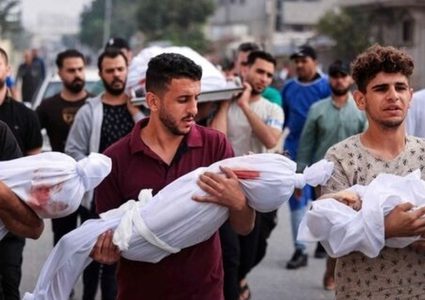 8 شهداء بينهم أطفال ونساء ومصابون بقصف الاحتلال خيمة تؤوي نازحين شمال خان يونس