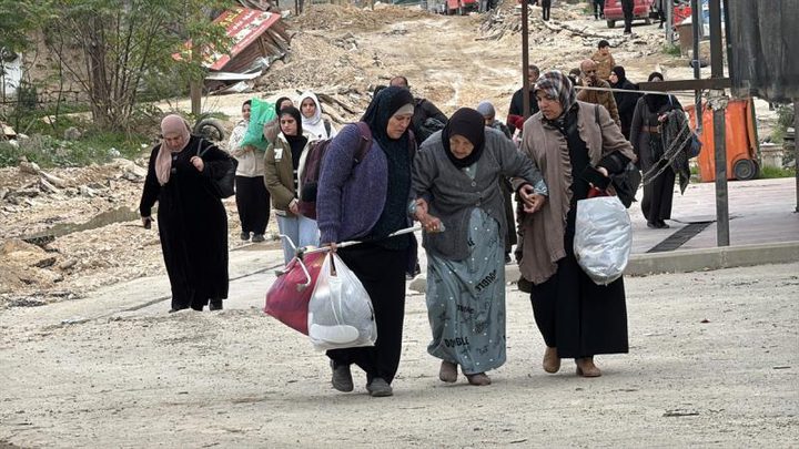 جنين: الاحتلال يجبر 20 عائلة على مغادرة منازلها في منطقة الزهراء قرب المخيم