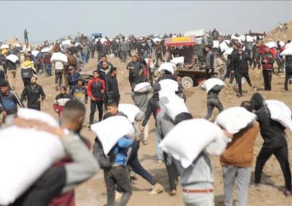 بعد برنامج الأغذية العالمي .. الأونروا تعلن نفاد إمداداتها من الطحين في قطاع غزة