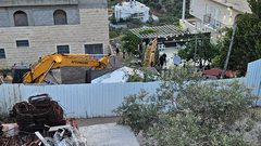 سلطات الاحتلال تهدم عزبة في طمرة وتعتقل صاحبها وتعتدي على نجليه