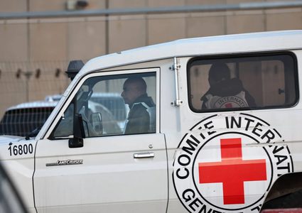 الصليب الأحمر: دورنا يقتصر على نقل الرعايا الأجانب عبر كرم أبو سالم