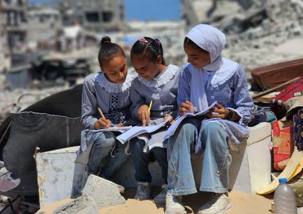 إرشادات للمعلمين والأكاديميين للتعليم في حالات الأزمات