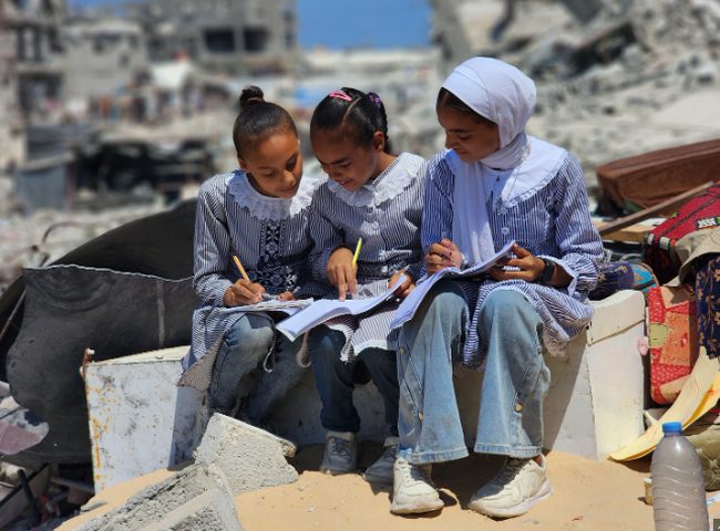 إرشادات للمعلمين والأكاديميين للتعليم في حالات الأزمات