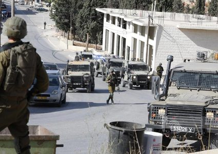 الاحتلال يقتحم جبل المكبر وينصب حاجزا عند مدخل العيساوية