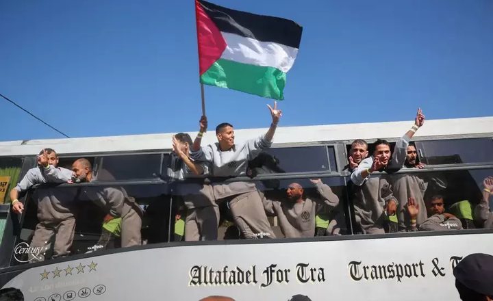 تركيا تستقبل 6 اسرى فلسطينيين من بينهم عميد الأسرى نائل البرغوثي