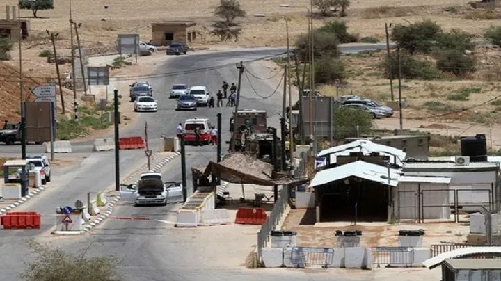 الاحتلال يشدد إجراءاته العسكرية على حاجز الحمرا في الأغوار الشمالية