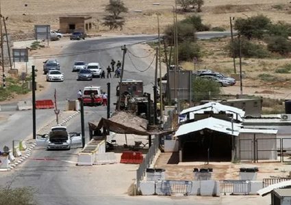 الاحتلال يشدد إجراءاته العسكرية على حاجز الحمرا في الأغوار الشمالية