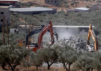 الاحتلال يهدم مغسلة مركبات في حوسان غرب بيت لحم