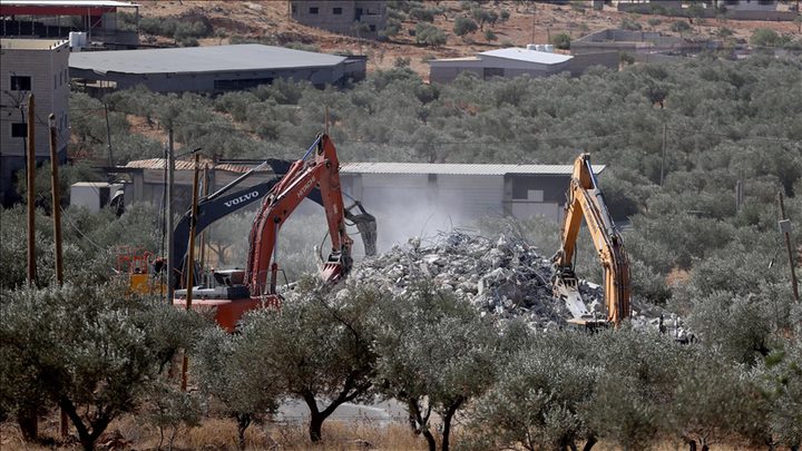 الاحتلال يهدم مغسلة مركبات في حوسان غرب بيت لحم