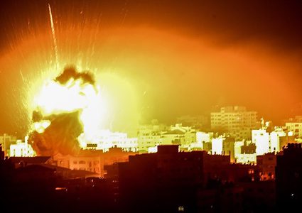 رياض منصور: "لا نقص في القنابل التي تسقط على غزة.. بل في كل شيء آخر"