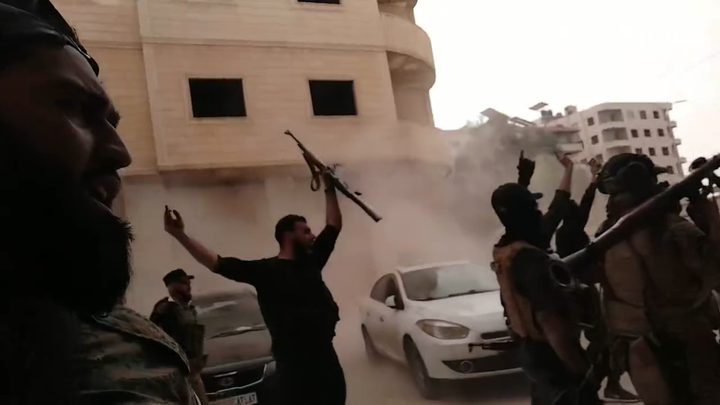 ارتفاع حصيلة قتلى صحنايا إلى 13 وسط اشتباكات عنيفة بين مجموعات محلية وقوات أمنية