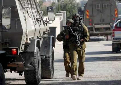 الاحتلال يقتحم شرق نابلس ويفتش عددا من المنازل