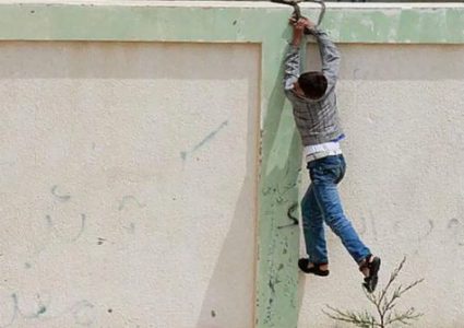 مدير تربية نابلس: "إجراءات حازمة للحد من تسرب الطلاب والتدخين قرب المدارس"