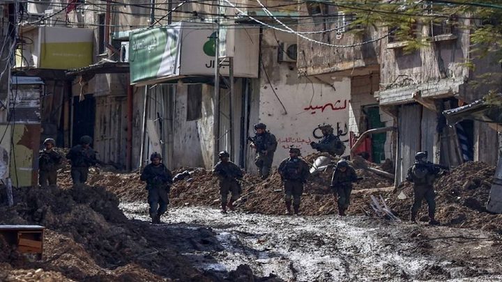 الاحتلال يواصل عدوانه على مدينة طولكرم ومخيميها لليوم الـ94 على التوالي