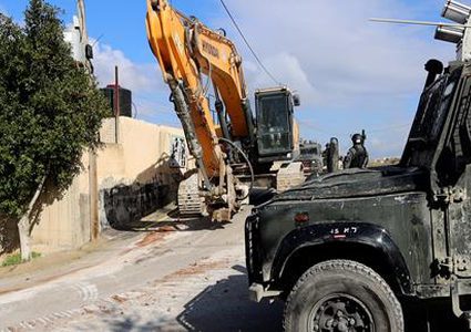 الاحتلال يواصل اقتحام بيتا ويغلق مدخل اودلا بالسواتر الترابية