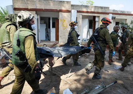 جيش الاحتلال يعلن مقتل ضابط وجندي وإصابة اثنين في اشتباكات بقطاع غزة