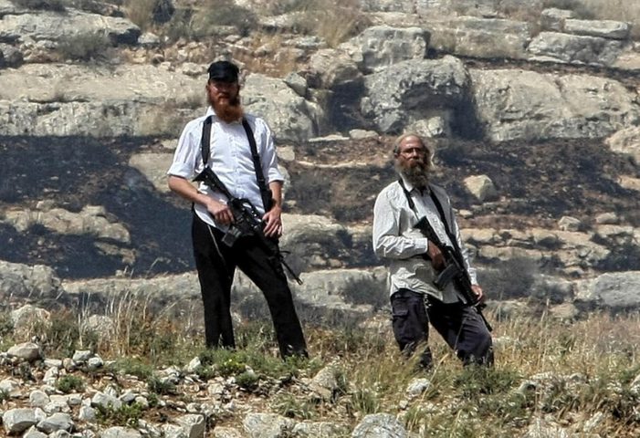 مستوطنون يعتدون على المواطنين في تل رميدة وسط مدينة الخليل