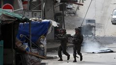 ثلاث إصابات برصاص الاحتلال وآخرين بالاختناق خلال اقتحام البلدة القديمة بنابلس